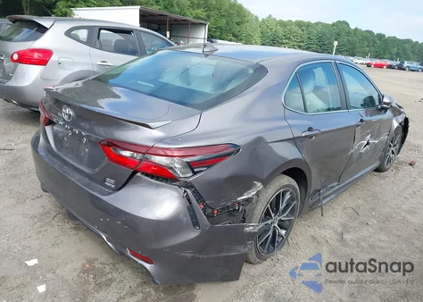2021 Toyota Camry Se Awd z USA, uszkodzony, nr VIN 4T1T11BK2MU028715